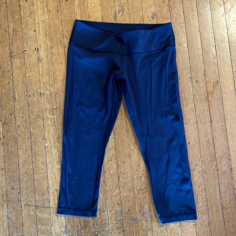 Navy size 10 lulu capris
